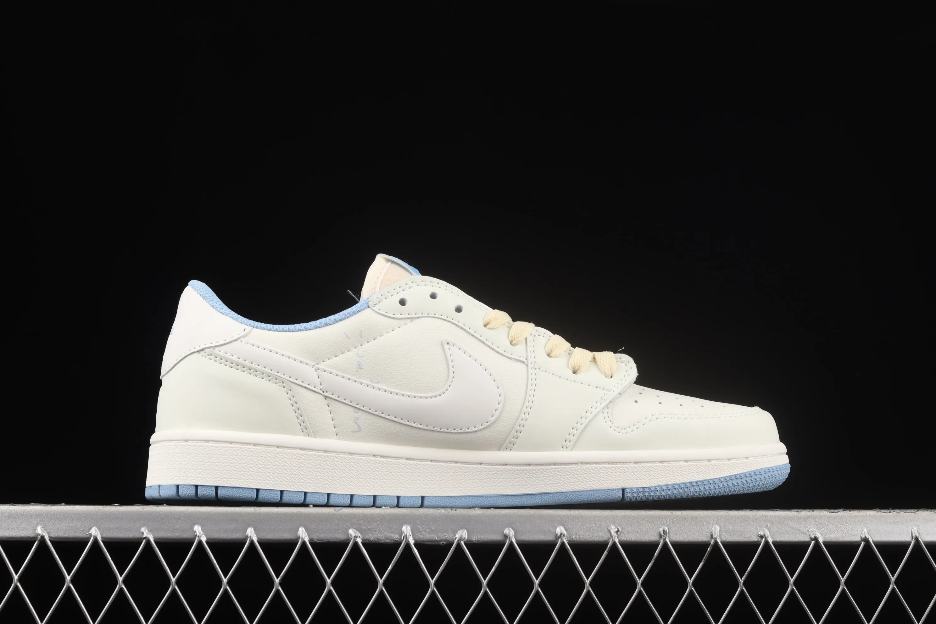 All categories Air Jordan Jordan series basketball shoes Air Jordan 1 Low cost-effective version Travis Scott x Air Jordan 1 Low AJ1 Joe 1 beige lightning undercut low top DM7866-148